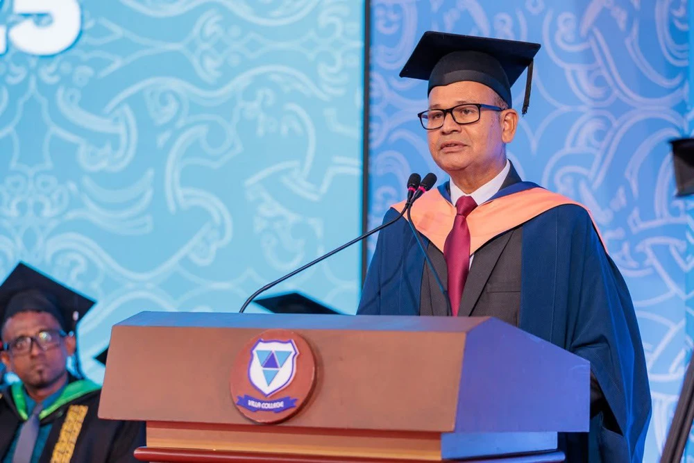 photo for މީގެ އަހަރުތަކެއް ކުރިން ތަޢުލީމު ޙާޞިލްކުރުމުގެ ފުރުޞަތު ލިބެނީ ވެރިން ހުއްދަ ދެއްވި މިންވަރަކުން
